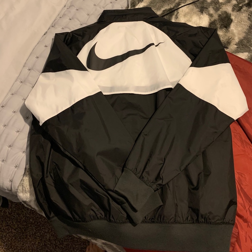 NIKE WIND BREAKER